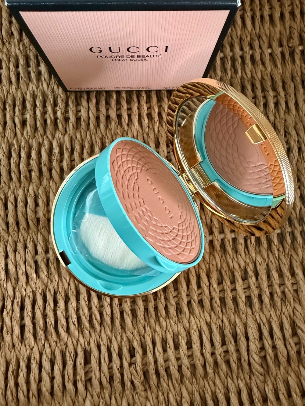 Gucci Turquoise and Gold Compact Powder - Picture 3 of 5